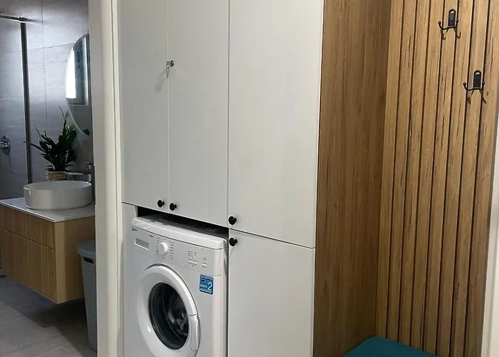 Seabreeze Shkembi I Kavajes,golem,ngjitur Me Grand Blue Fafa